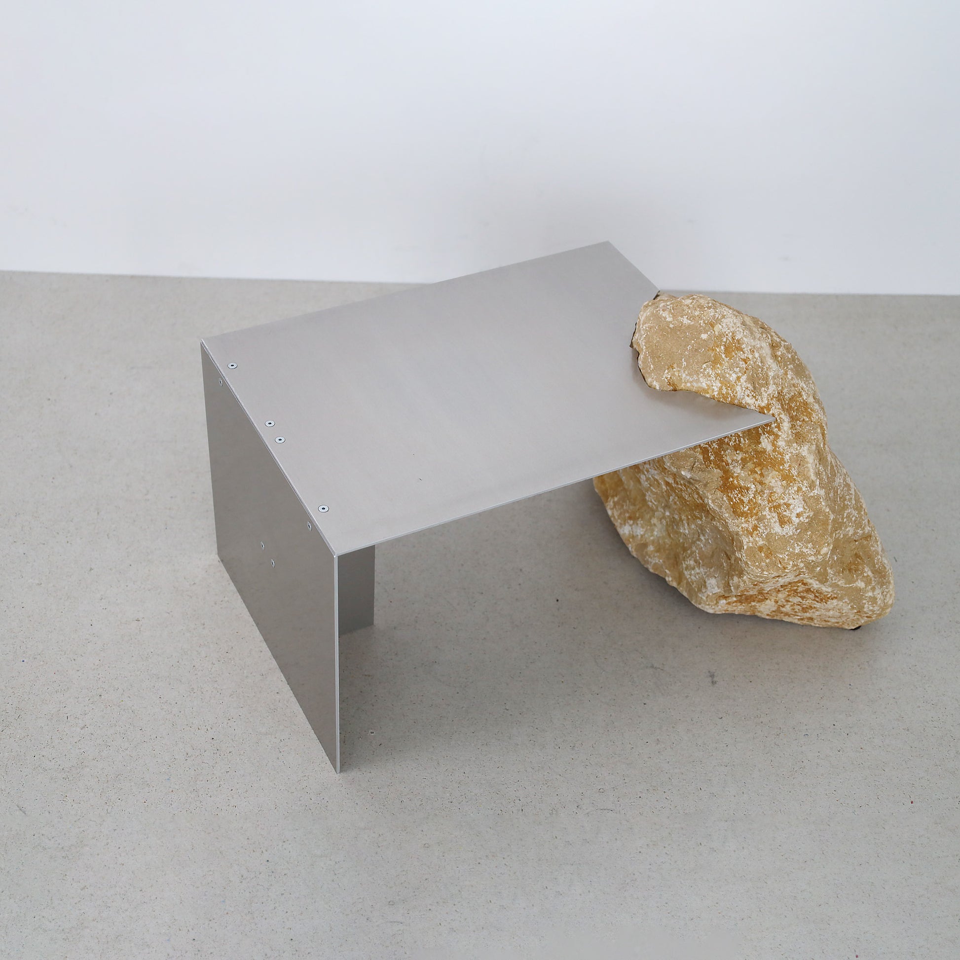 Merge side table - beige - Jakub Kubica