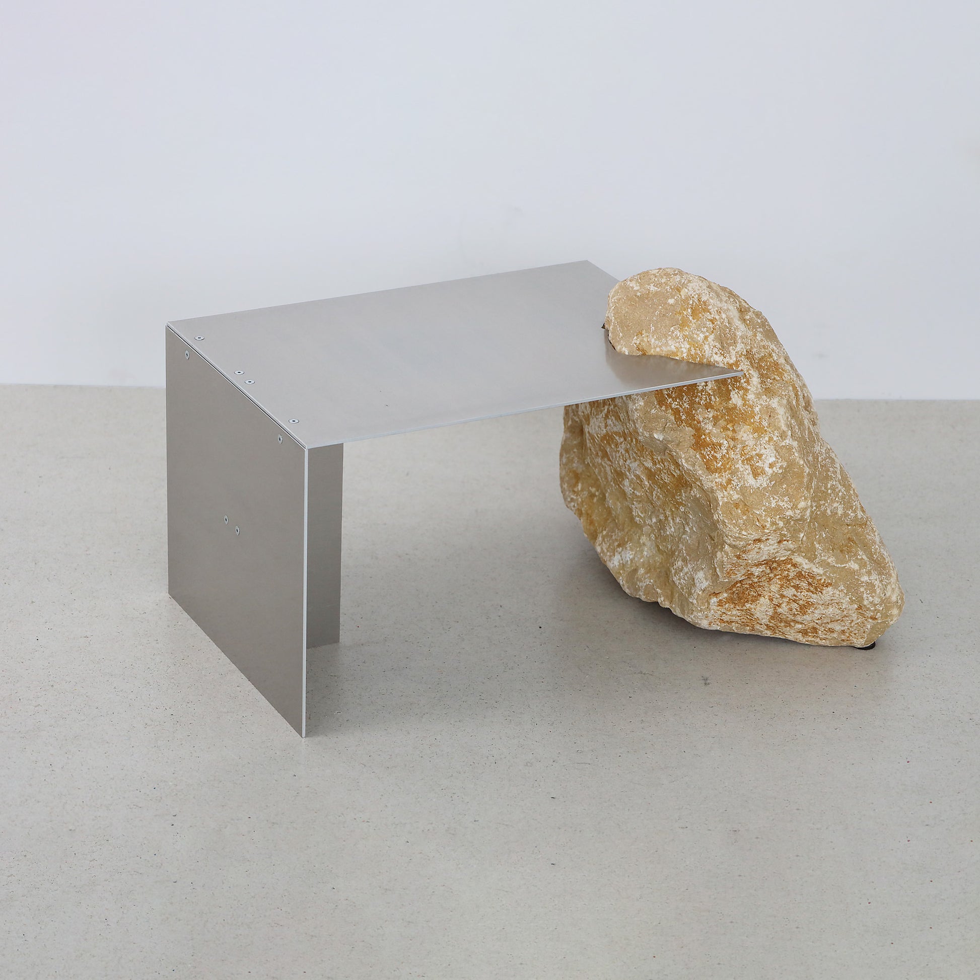 Merge side table - beige - Jakub Kubica