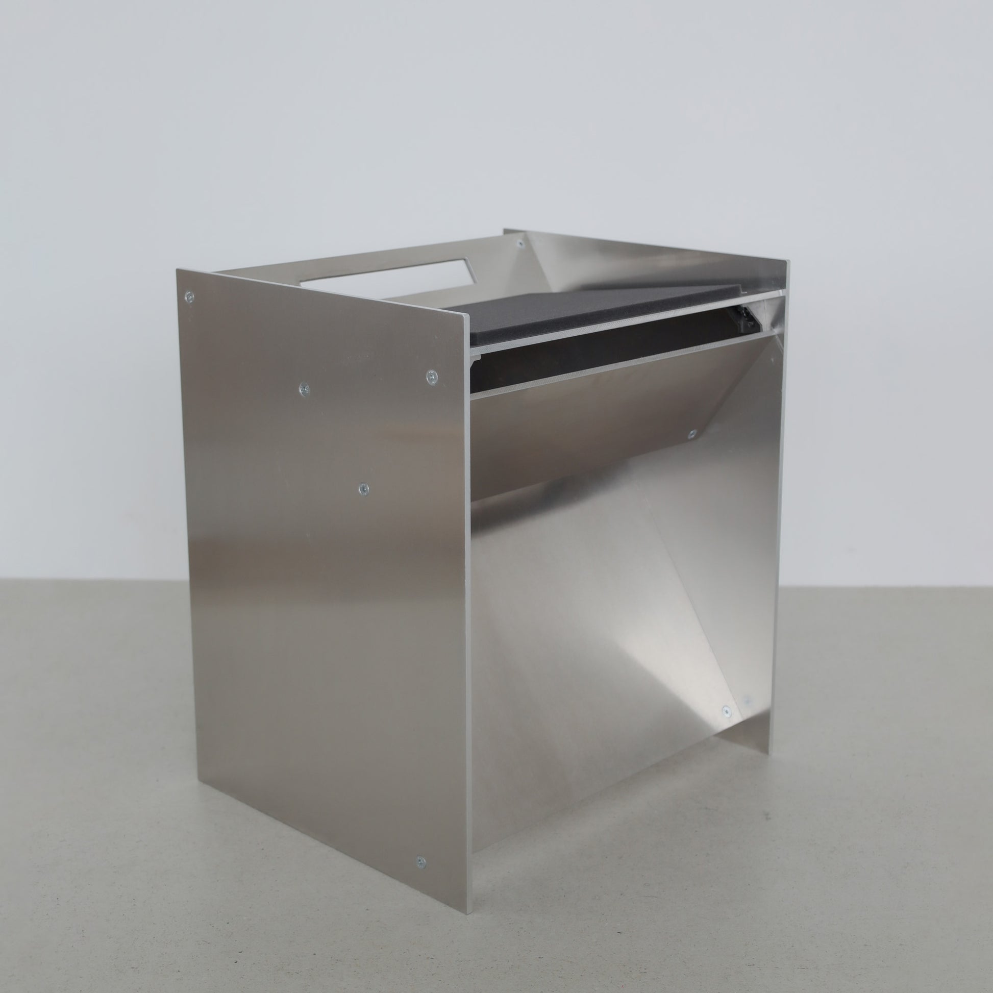 Drone 707 aluminium stool - Jakub Kubica