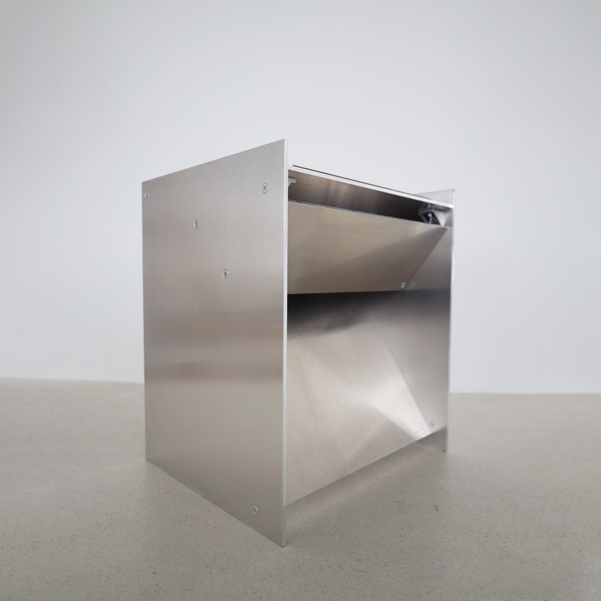 Drone 707 aaluminium stool - Jakub Kubica