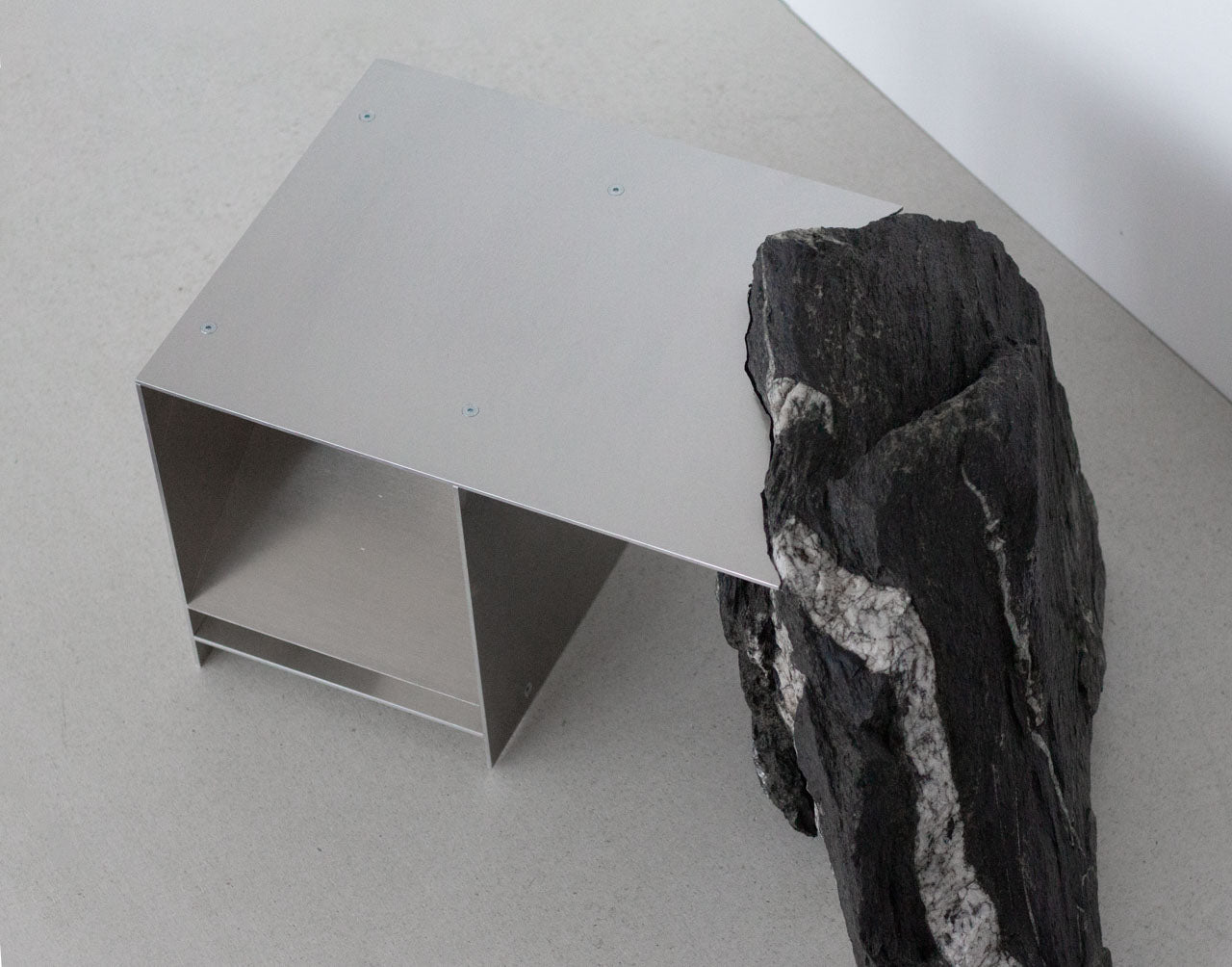 Merge side table, black freckle stone - Jakub Kubica