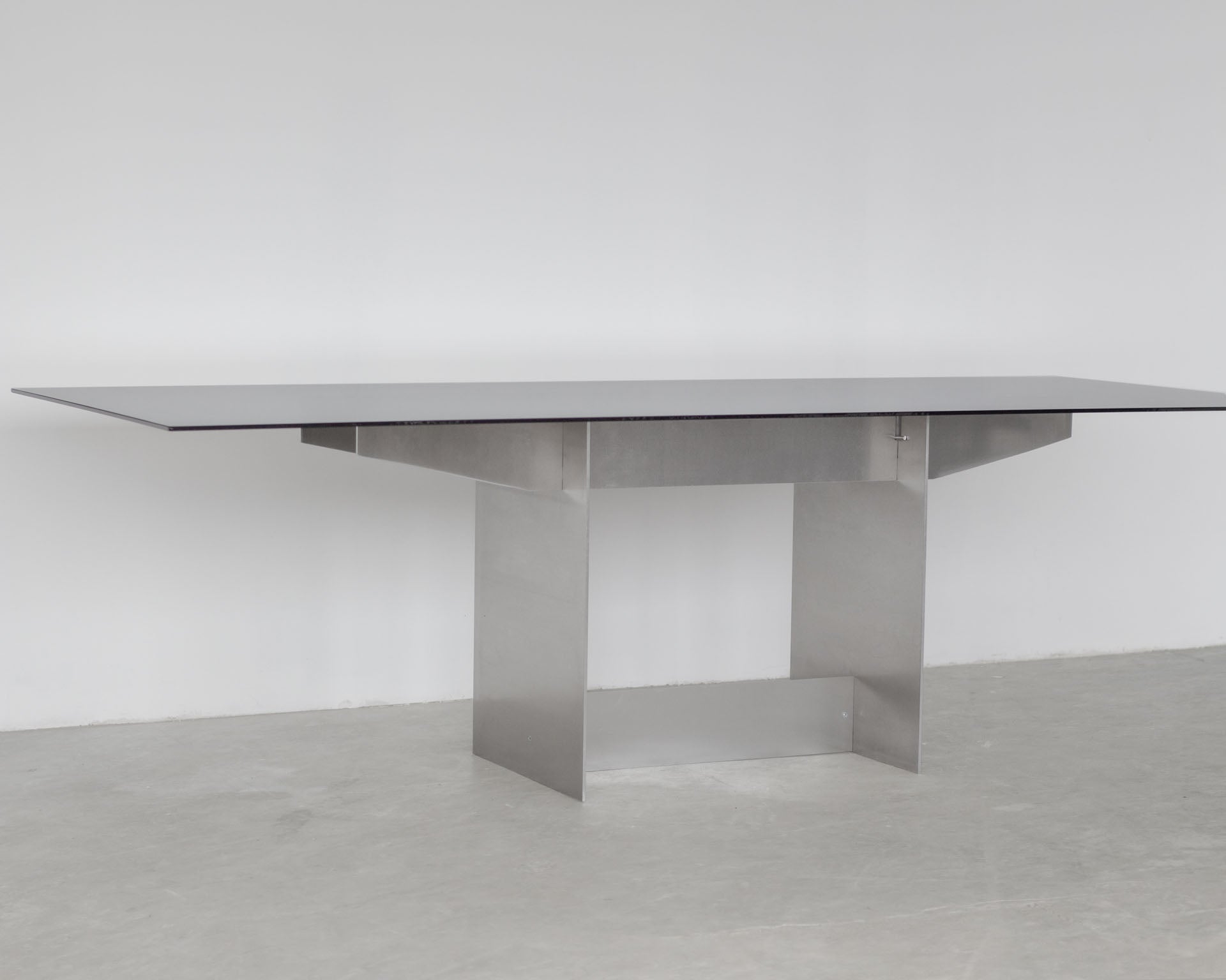 Pillar Table - Jakub Kubica